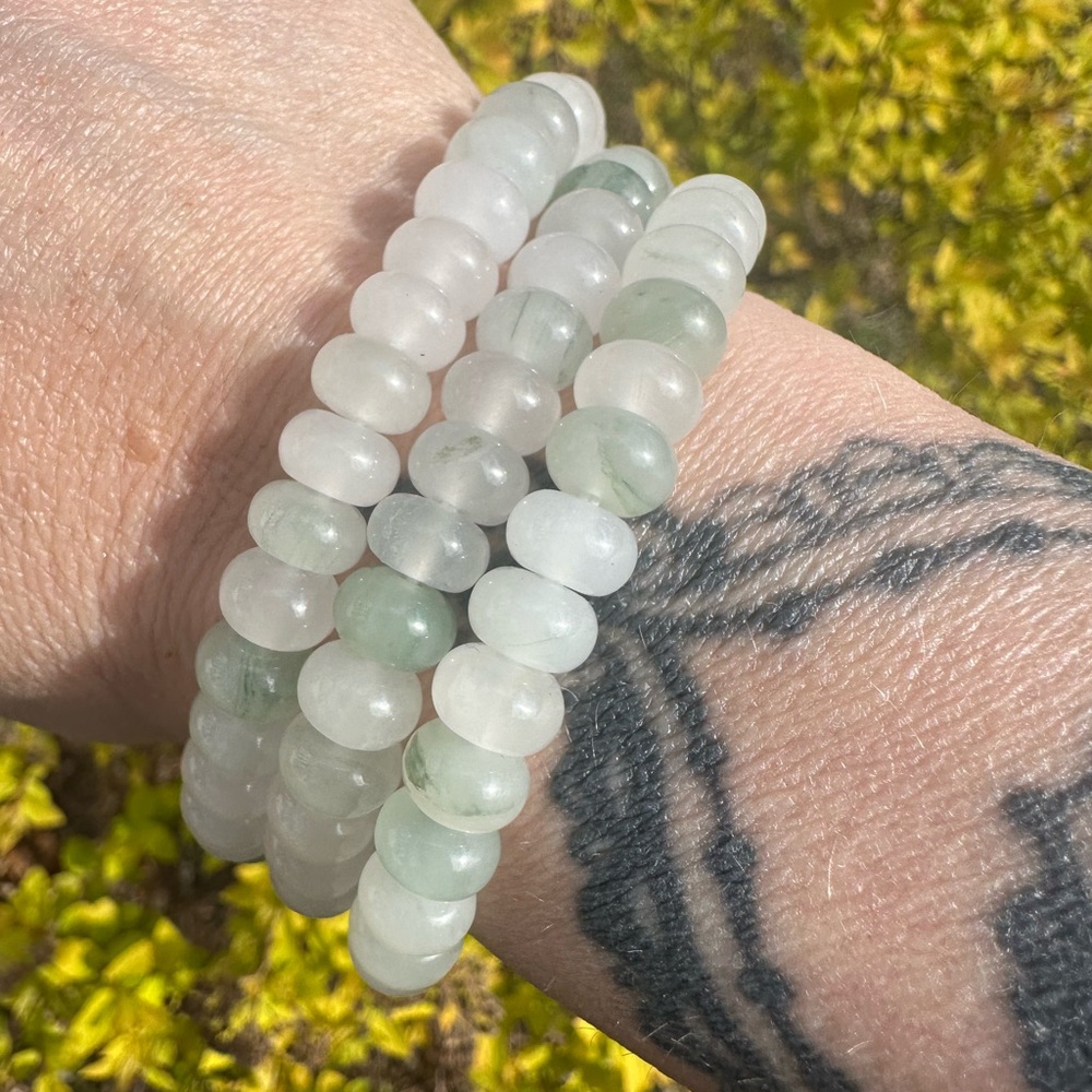 8mm White Jade Beaded Bracelet